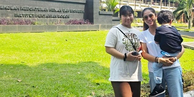 Girang Anak Sulung Masuk PTN Favorit, Lihat 5 Potret Ussy Sulistiawaty Ngampus Bareng Nur Amalia Putri