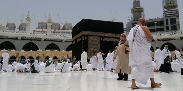 Arrival Prayer at Home After Hajj, Expressing Gratitude for Returning from the Holy Land Safely