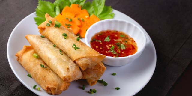 Pizza Lumpia Filled with Meat and Vegetables, a Savory Snack to Delight the Tongue