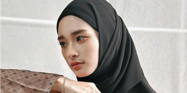 Intip 5 Stylish Photos of Inara Rusli After Removing the Veil