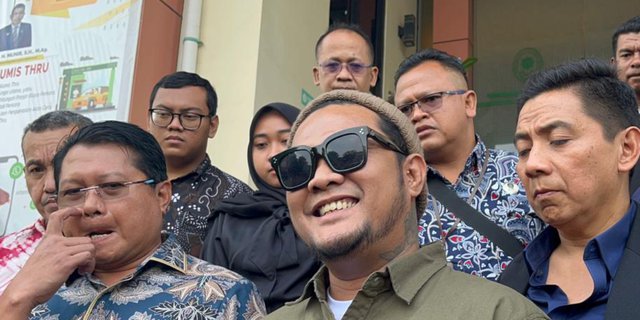 For the Sake of the Children, Virgoun Remains Silent about Inara Rusli's Behavior