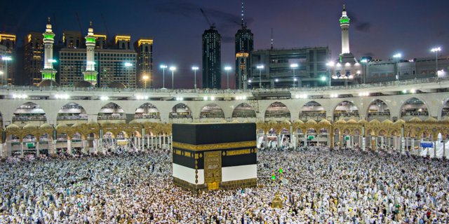 Kisah Haru Pedagang Pentol di Kediri Berangkat Haji, Menabung Rp10 Ribu Selama 10 Tahun, Terharu Bisa Bawa Istri ke Tanah Suci