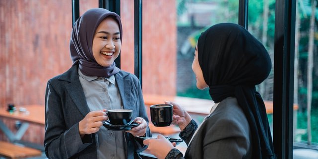 Hijabers Wajib Tahu, Begini Tips Bikin Hijab dan Pakaian Tetap Wangi dan Segar Seharian di Tengah Padatnya Kegiatan