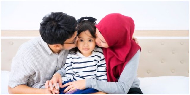 Have You Kissed Your Child Every Day? The Sunnah of the Prophet Muhammad that Brings Mercy