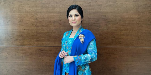 Beautiful Portrait of Annisa Pohan in New Kebaya