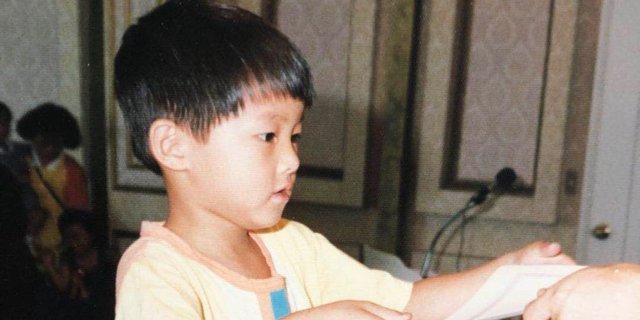 This Slant-Eyed Child is Now a Famous Korean Actor and Just Had a Child, Can You Guess?