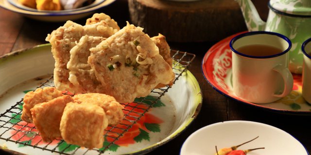 Make Spicy Low-Calorie Stuffed Tofu, Fried Snack