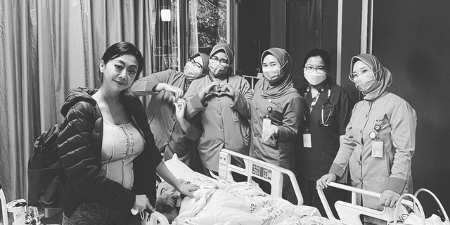 Condition of Asri Welas' Second Child After Being Admitted to ICU