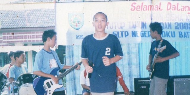 Being a Band Member in Junior High School, This Man is Now a Presenter and Expert in Imitating Singers' Voices, Can You Guess?