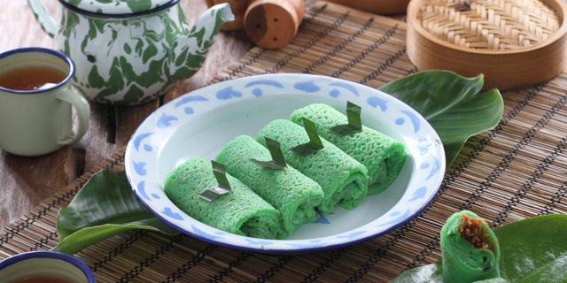 Dadar Gulung Lumer, Soft and Practical Traditional Dessert