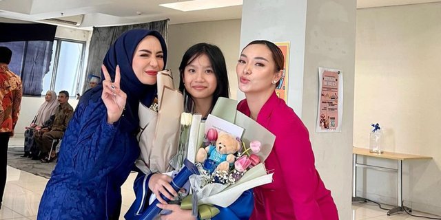 Portrait of Zaskia Gotik and Imel Putri Attending the Graduation of Their Stepdaughter