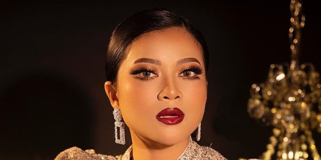 Looking Full Glamorous, Makeup Inspiration from Hanum Mega