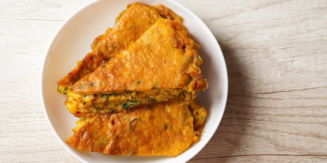 Make Thick Omelette like a Padang Restaurant with Various Toppings