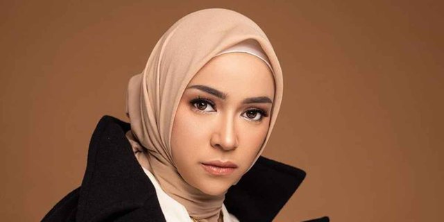 Soft Glam Makeup Aryani Fitria, Classy and Luxurious Look