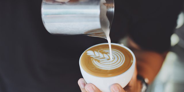 Barista's Secret: Tips for Choosing Quality Milk for Coffee Blends