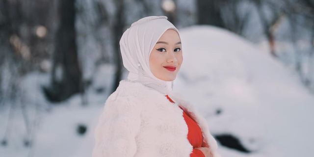 Dinda Hauw Looks Stunning in All-White Outfit
