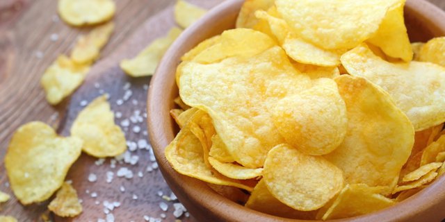 Make Your Own Potato Chips for a Movie Marathon Snack at Home