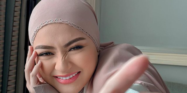 Posting Photos Without Hijab in the Car, Nathalie's Appearance Captivates
