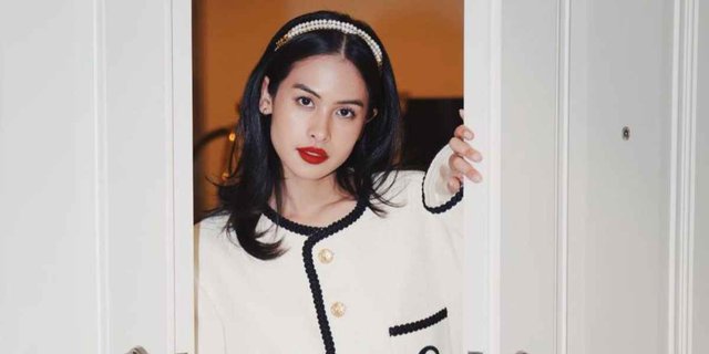Classy Look of Maudy Ayunda with Monochrome Outfit