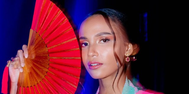 Neon Eye Full of Surprises, Fun Makeup on Model Iko Bustomi