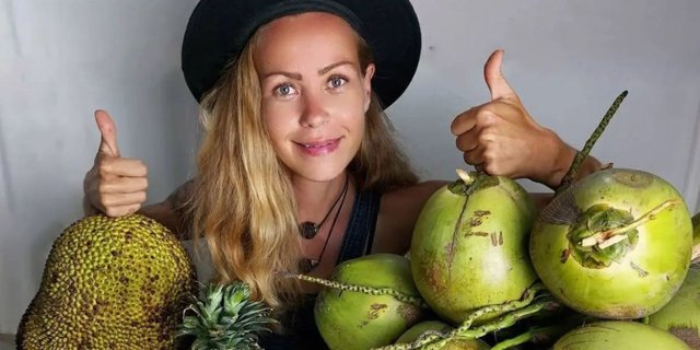 Zhanna D'Art Influencer Raw Vegan Food Diet Starves to Death