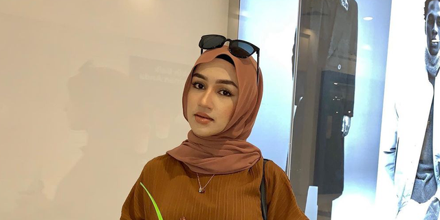 Casual Yet Elegant Look with All Brown Hijab Outfit