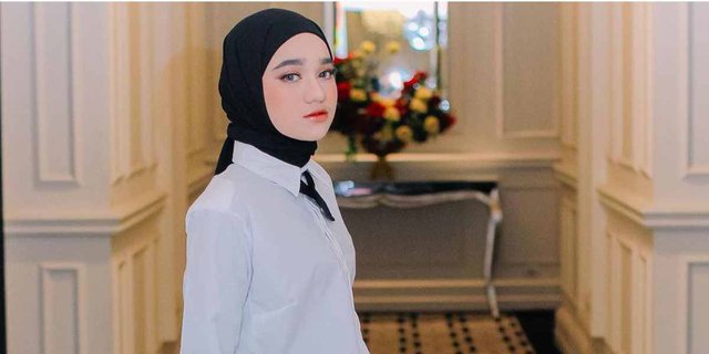 Combine Cargo and Boots, Check Out Boyish Style of Nabila Taqiyyah