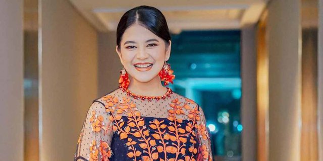 Slimmer, Kahiyang Ayu Looks Different with Open Shoulder Dress