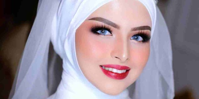 Glamor Look Makeup for Middle Eastern Bride, Bold Lips and Eyes