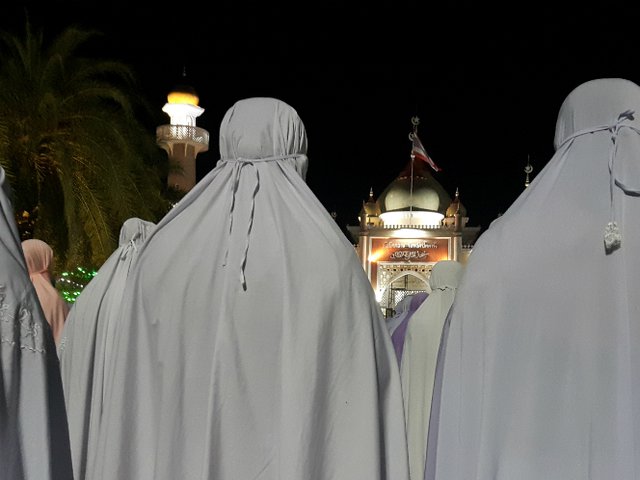 Saf Sholat Jemaah Campur Pria Dan Wanita Bagaimana Hukumnya Dream Co Id