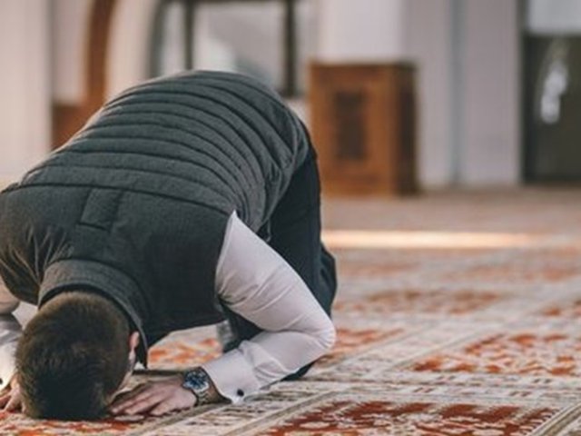 Inilah Hukum Melamakan Sujud Terakhir Dalam Sholat Berjamaah Dream Co Id