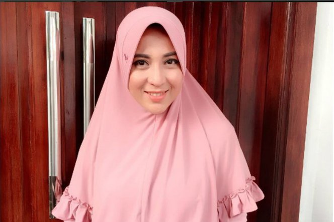 Devi Permatasari, Si Mama Cantik yang Awet Muda  Hijab 