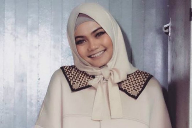 Intip Tutorial Hijab Pita ala Rina Nose  Hijab.Dream.co.id