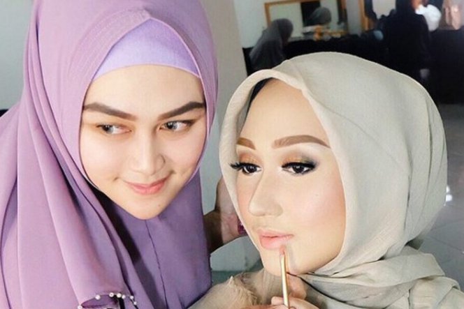 Mengenal 3 Makeup Artis Berhijab  Paling Hits di Indonesia 