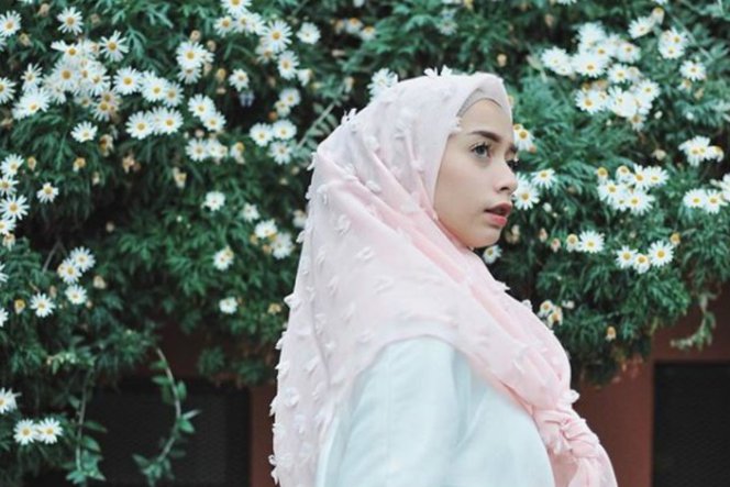 5 Tips Padupadan Atasan  Organza  untuk Casual Look Hijab 