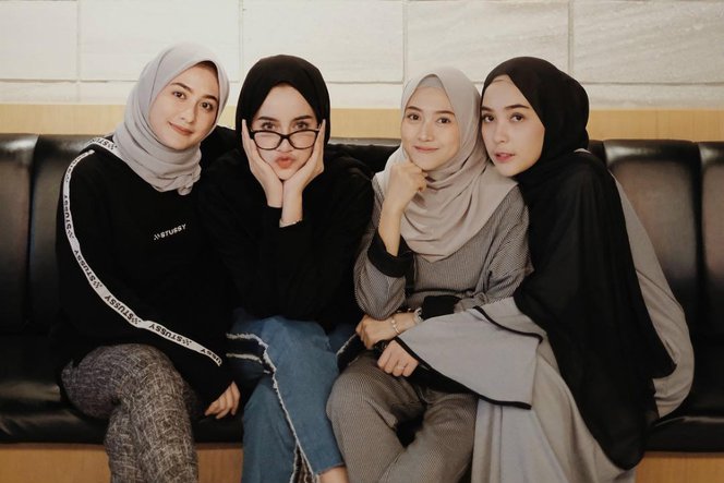 5 Celana  Kekinian  untuk Hijaber yang Tak Tergeser Tren 