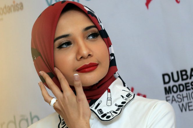  Padu Padan Rok ala Zaskia Sungkar Hijab Dream co id