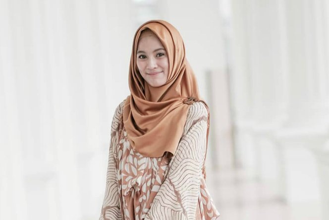  Inspirasi  Busana  Syar i Artis untuk ke Pesta  Hijab Dream 