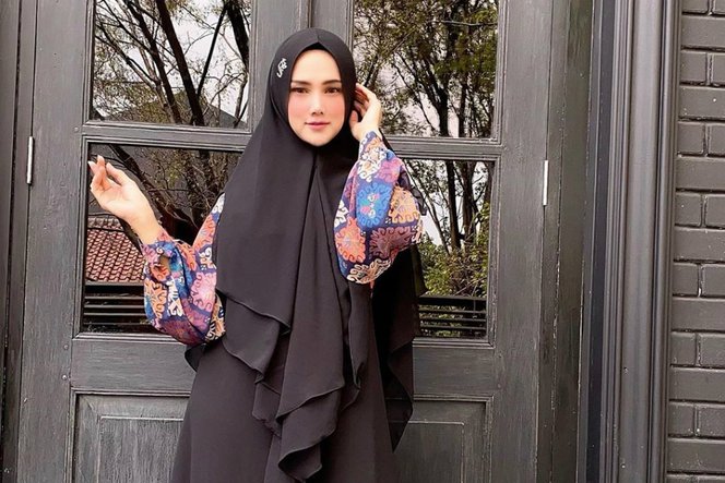Tanpa Busana Syar I Gaya Mulan Jameela Blusukan Ke Desa Hijab Dream Co Id