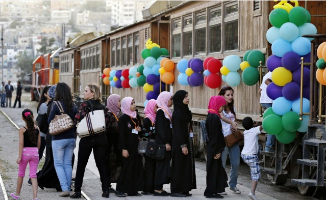 Keceriaan Bocah Yatim Palestina Saat Buka Puasa