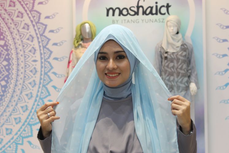 Tutorial Cantik dengan Hijab Shawl Sederhana