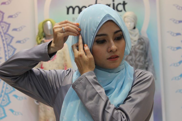 Tutorial Cantik dengan Hijab Shawl Sederhana