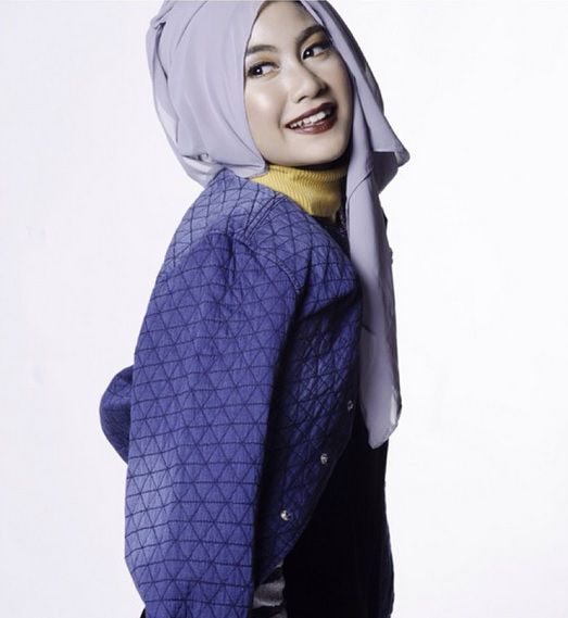 Cantiknya Anisa Rahma `Cherrybelle` Berhijab