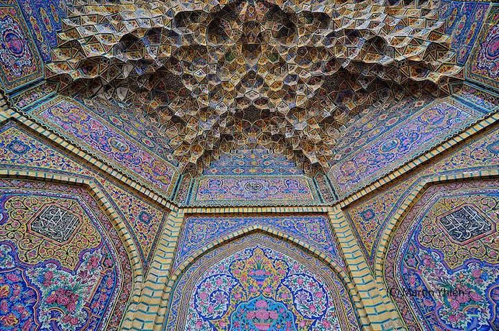 Nasr Ul Mulk, Masjid 2 Abad yang Menyimpan Rahasia Keindahan 