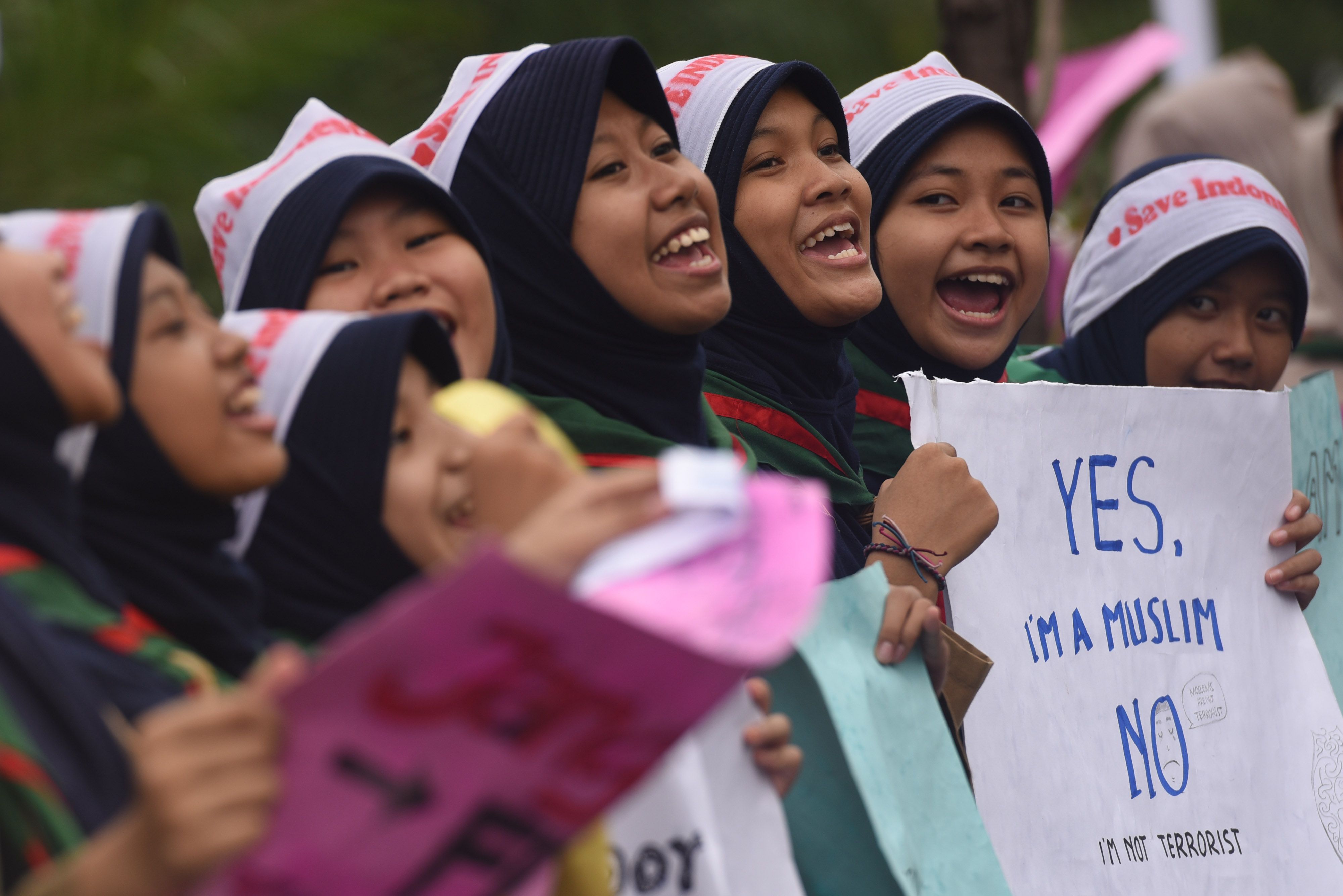 Teror Sarinah, Pelajar Serukan `Save Indonesia`