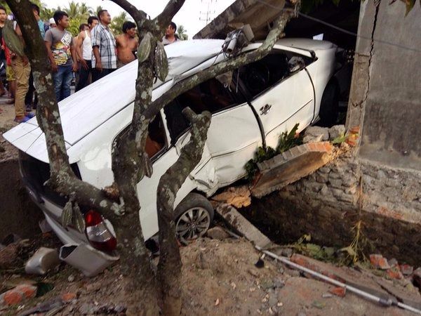 Penampakan Mobil Ringsek Ustaz Al Habsyi