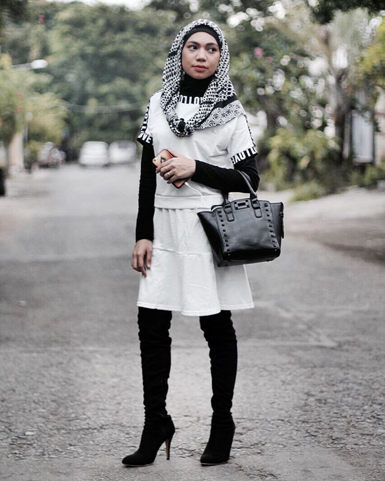 #HOTD: Gaya `Edgy` Hitam Putih Indah Nevertari