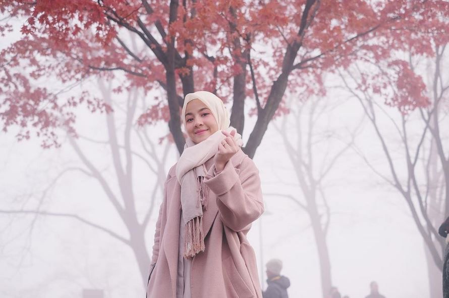 Gaya Hijab Natasha Rizki, Cantik dan Modis  