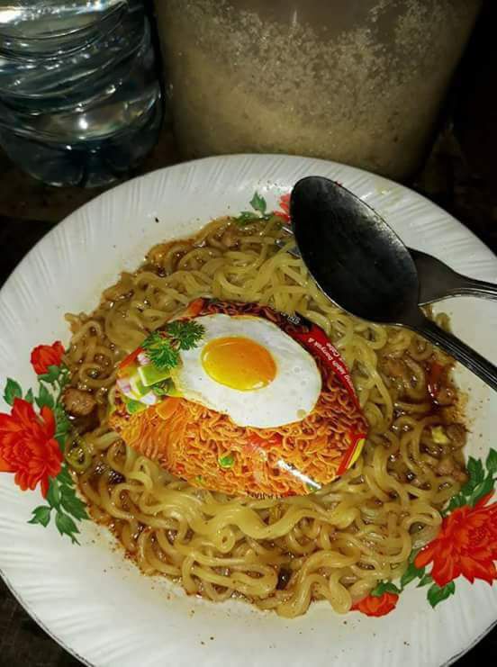 Sederet Foto Cuitan `Agama Indomie` yang Mengocok Perut