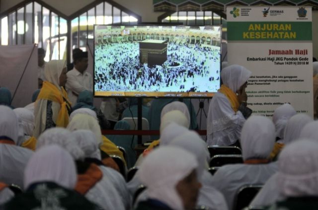 Jemaah Haji Sebelum Diberangkatkan dari Asrama Pondok Gede